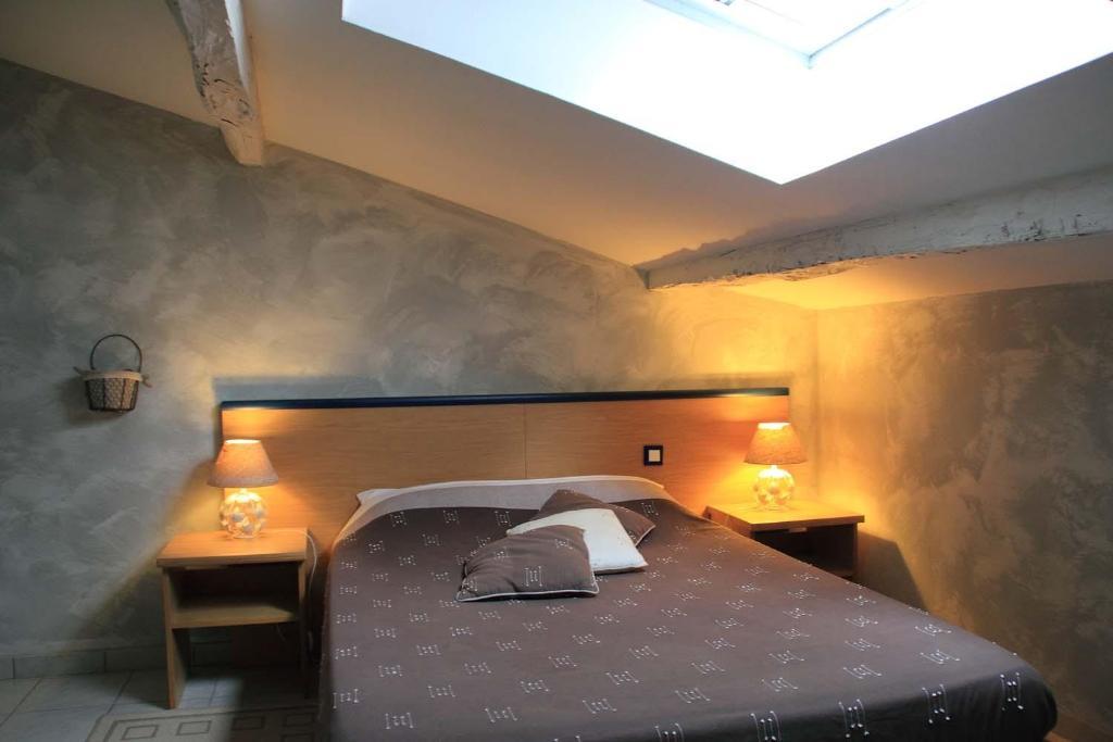 Auberge De Bonpas Logis De France Hotel Avignon Exterior photo